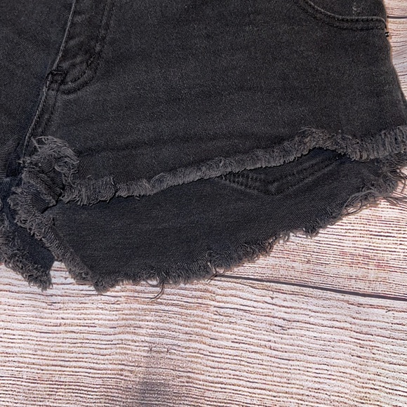 EUC- COTTON ON BLACK DENIM DISTRESSED SHORTS SZ 6 - Picture 3 of 8